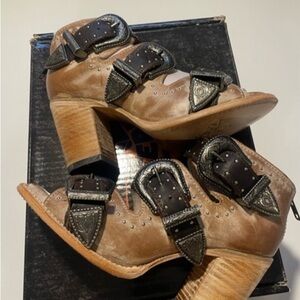 New only worn once Freebirds violets size 7